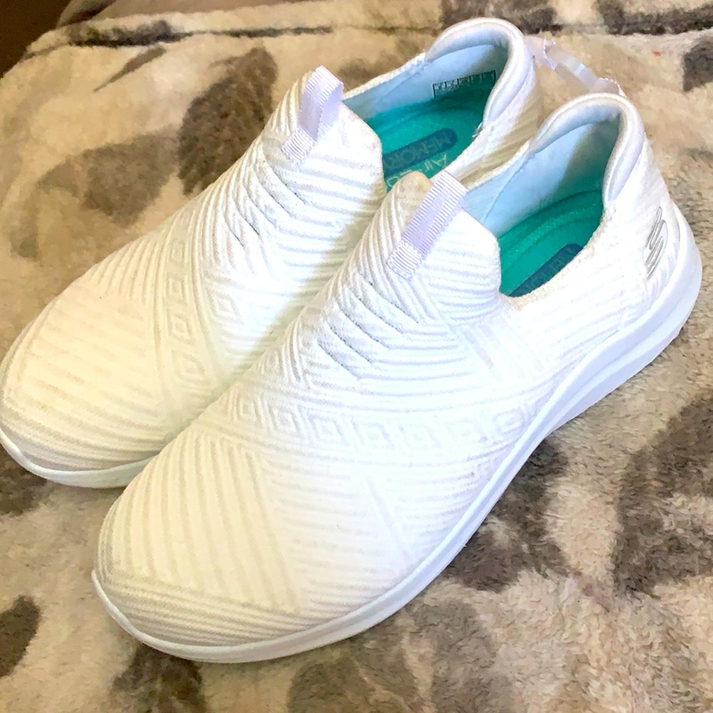 Sketchers Size 8 Slip On Style Comfy! - image 1